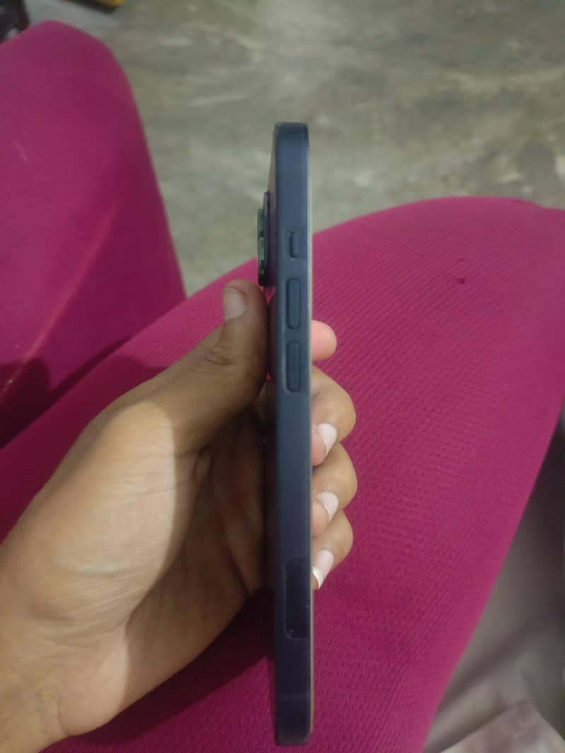 Apple iPhone 13 5