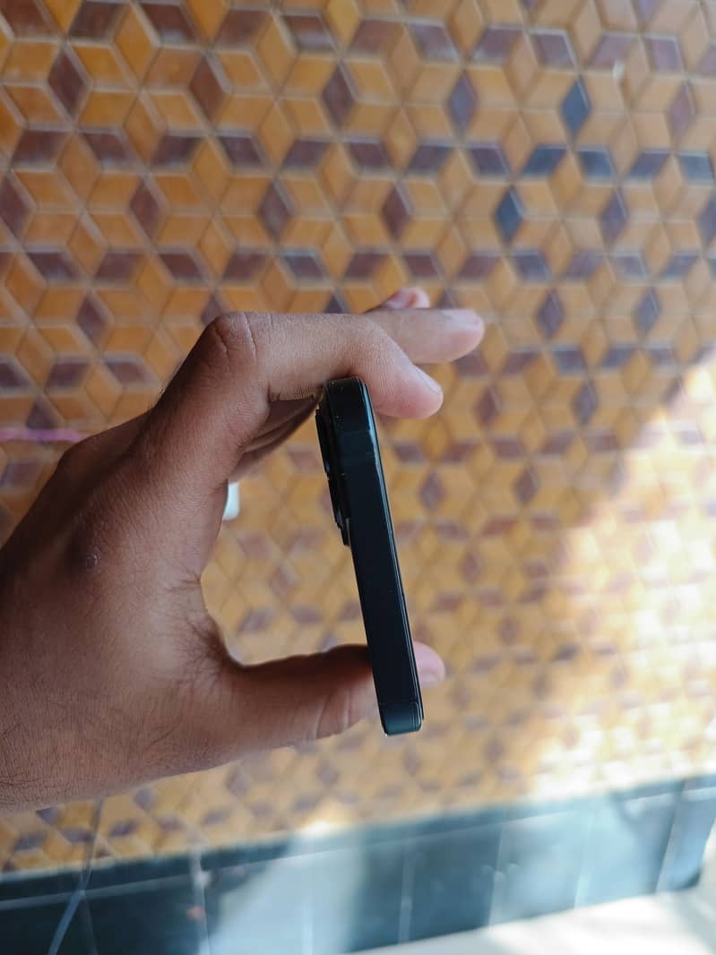 Apple iPhone 13 7