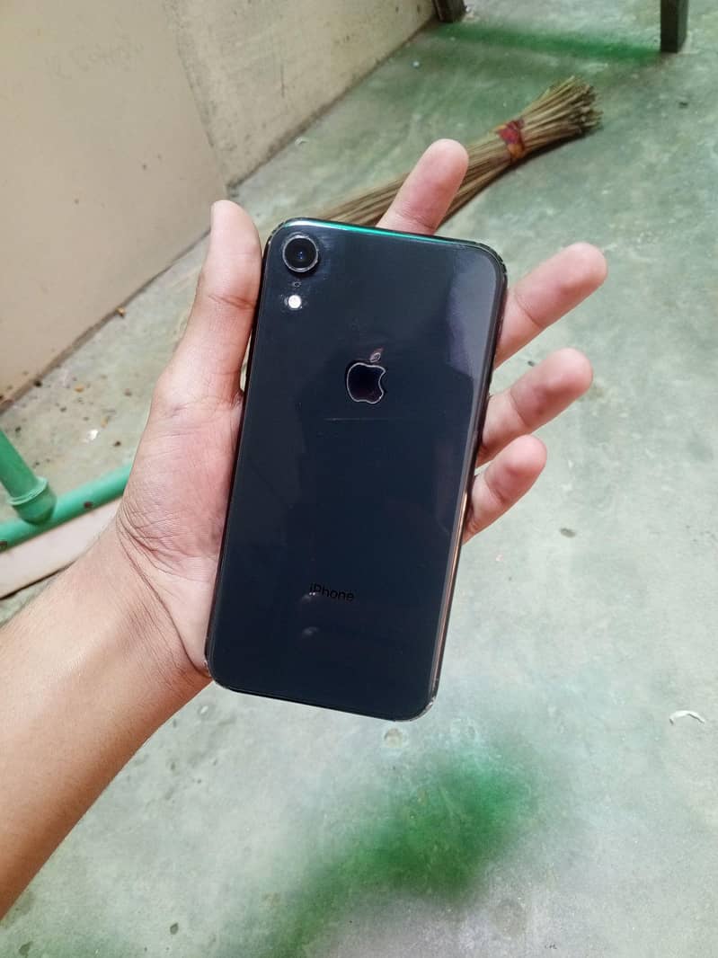 Apple iPhone XR 1