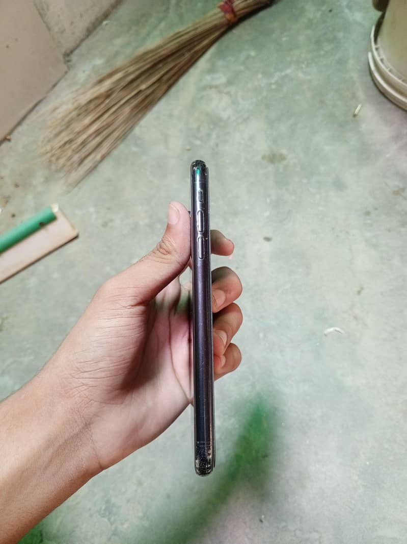 Apple iPhone XR 4