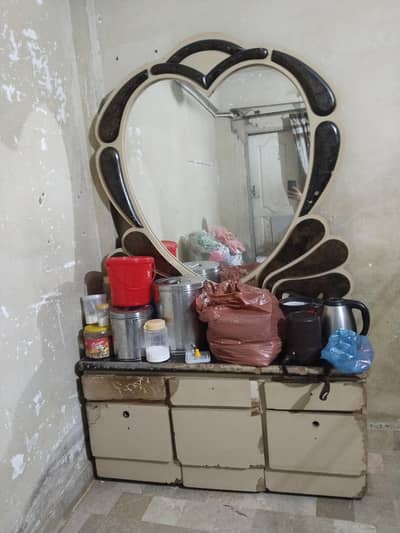 Heart Shape Mirror Dressing Table With 6 drawers
