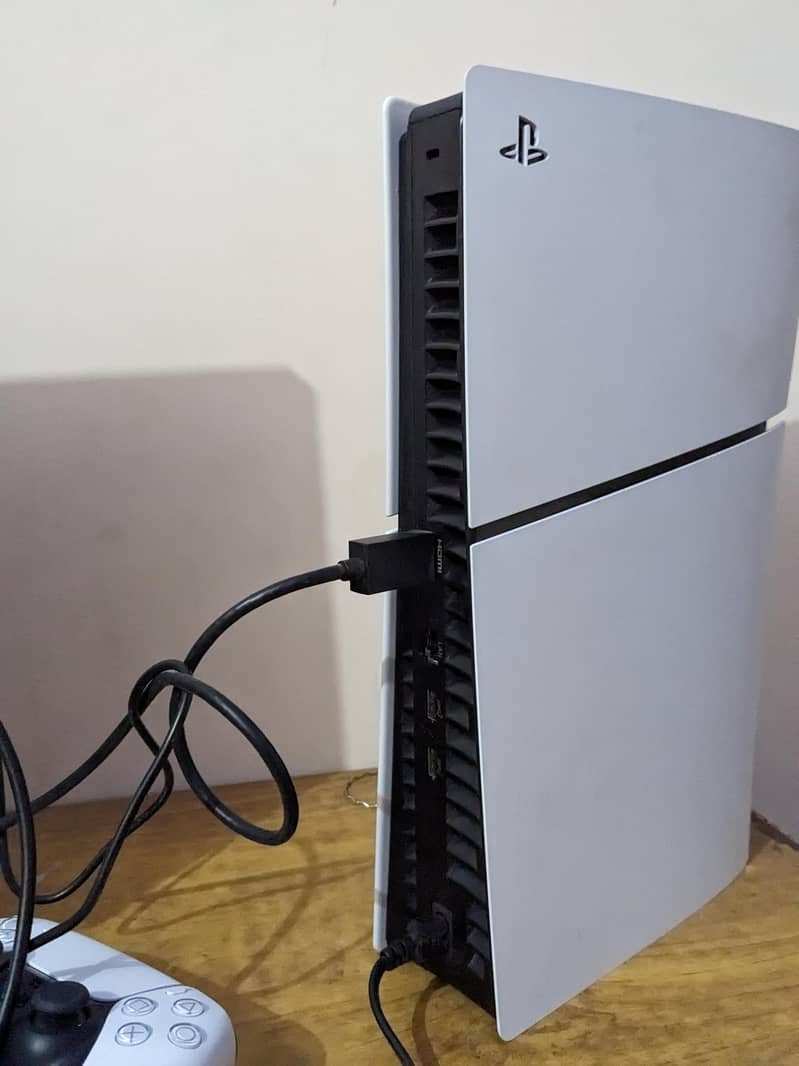 ps5 slim disk edition with 2 controllers 5