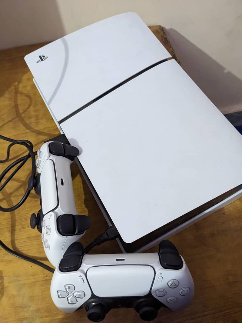 ps5 slim disk edition with 2 controllers 7