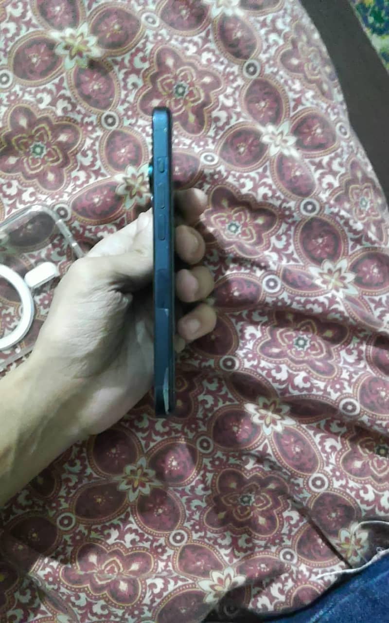 Apple iPhone 15 Pro 2