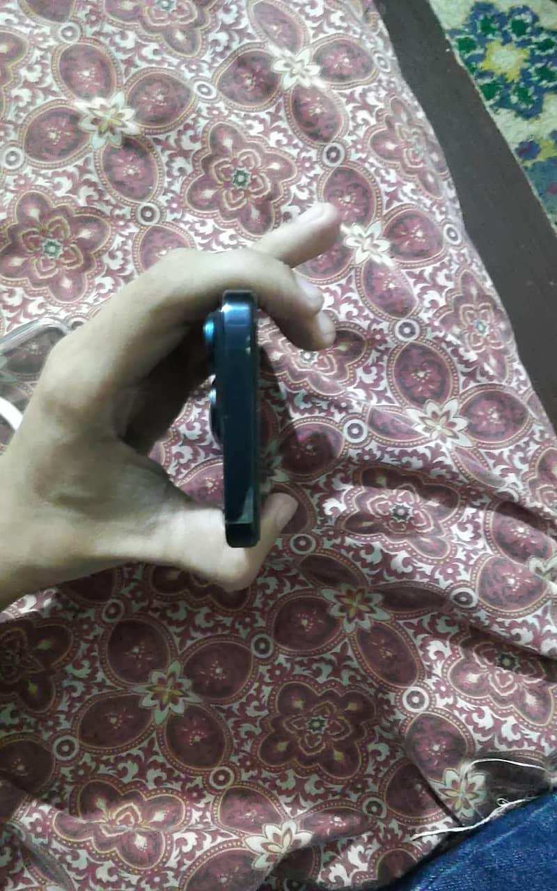 Apple iPhone 15 Pro 4