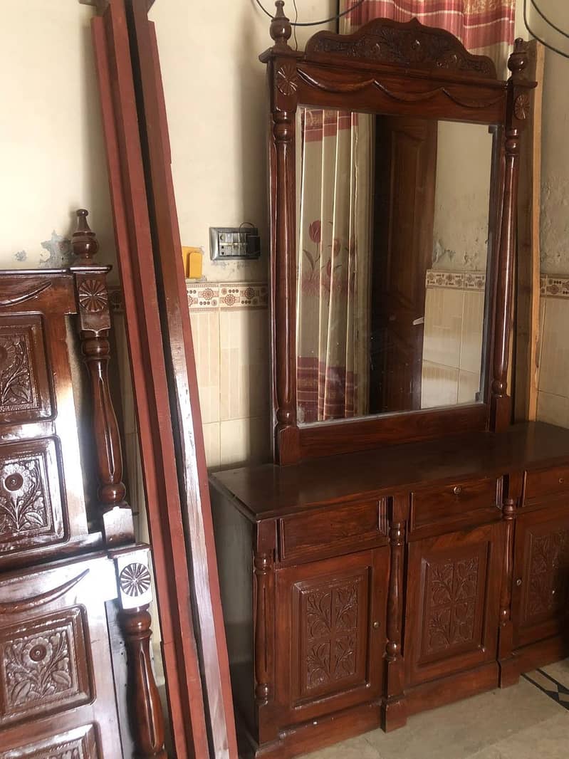 King Size Bed And Dressing Table 3