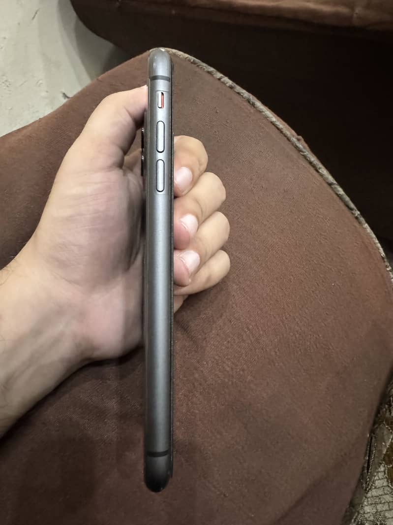 Apple iPhone 11 3