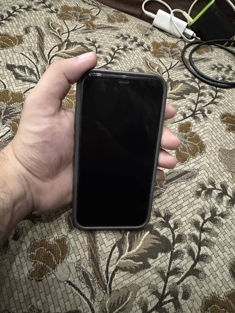 Apple iPhone 11 4