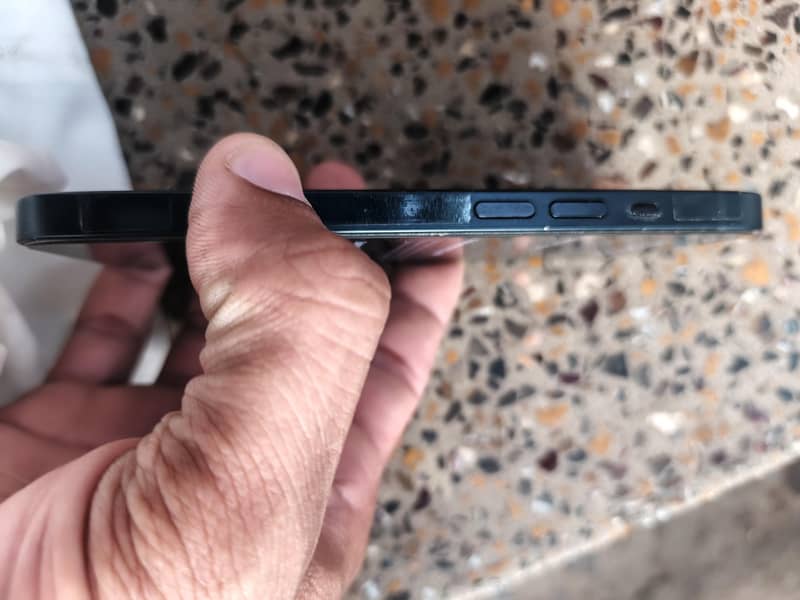 Apple iPhone 14 4