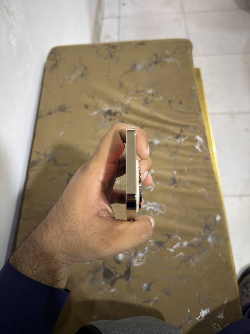 Apple iPhone 14 Pro 2