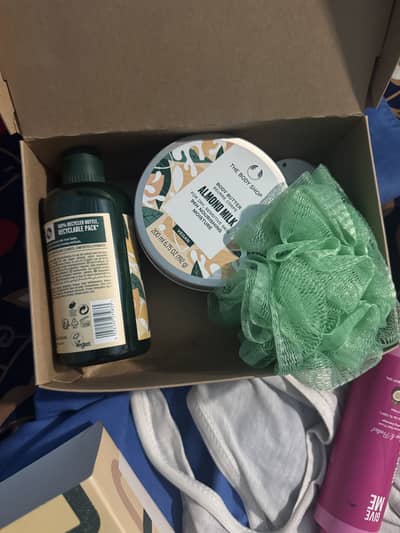 The Body Shop Almond Milk Gift Pack — Complete Set