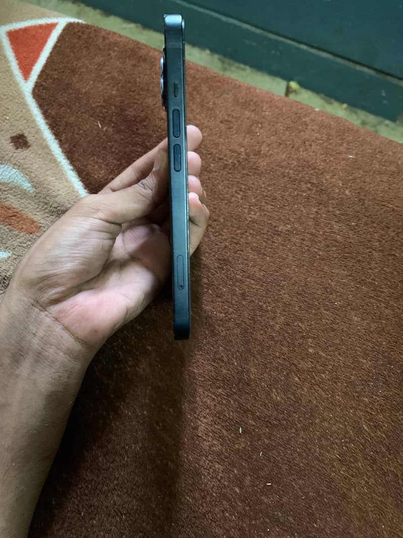 Apple iPhone 13 4