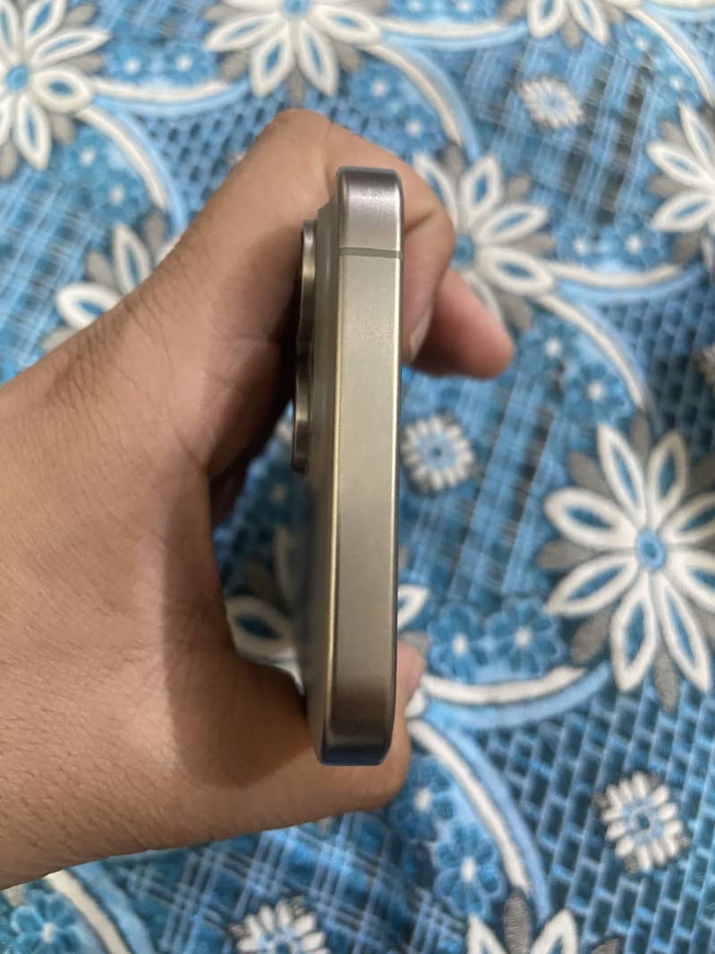 Apple iPhone 15 Pro Max 1