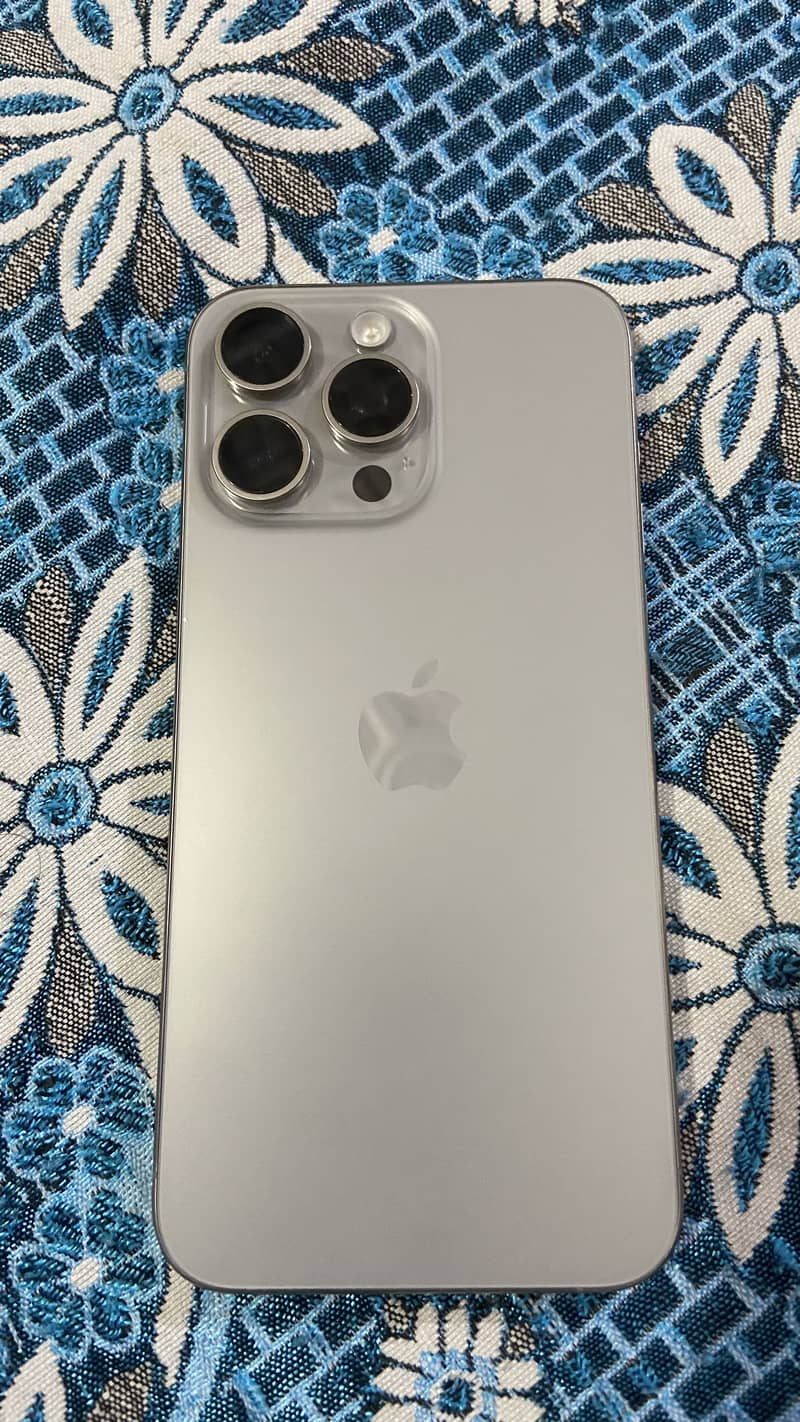 Apple iPhone 15 Pro Max 3