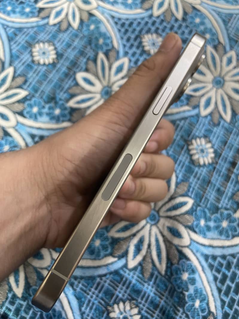 Apple iPhone 15 Pro Max 5