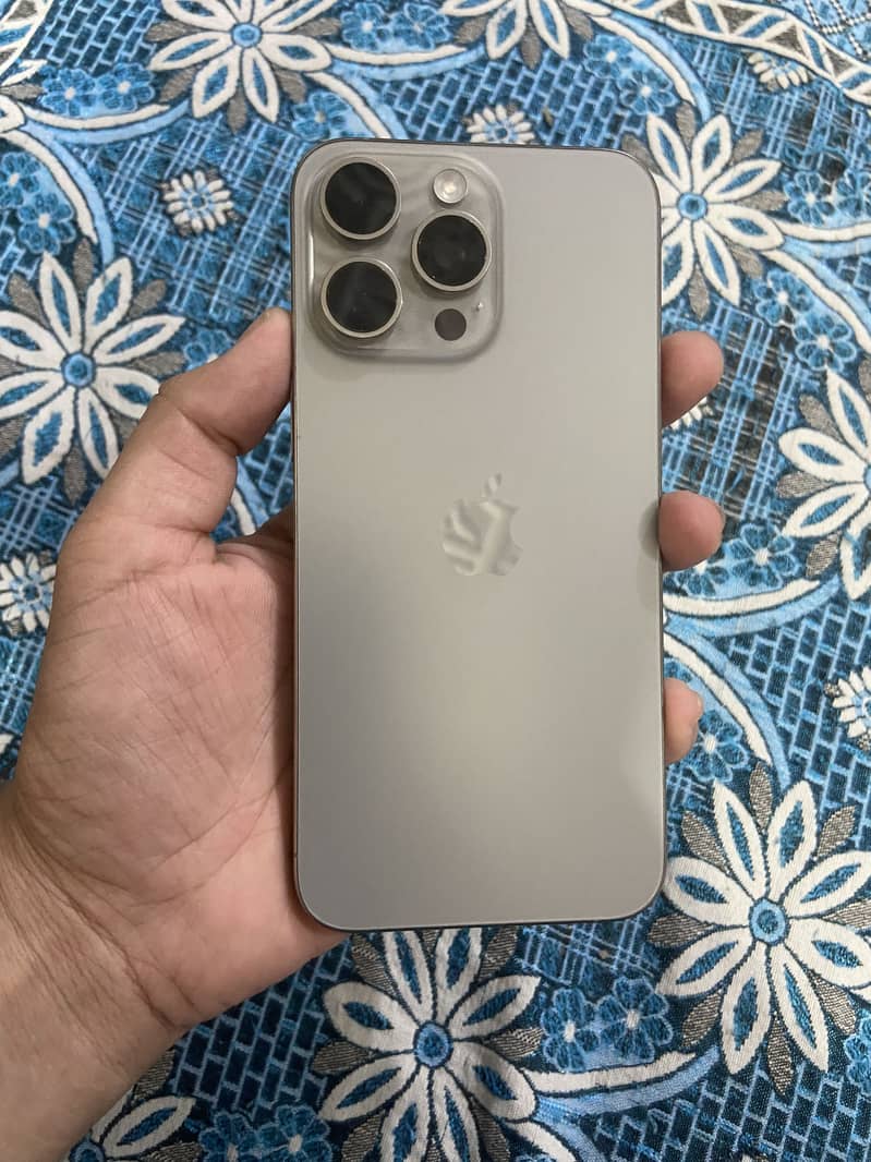Apple iPhone 15 Pro Max 7