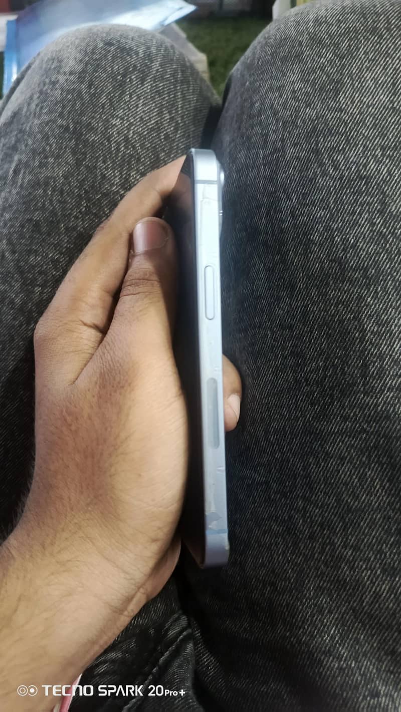 Apple iPhone 14 3