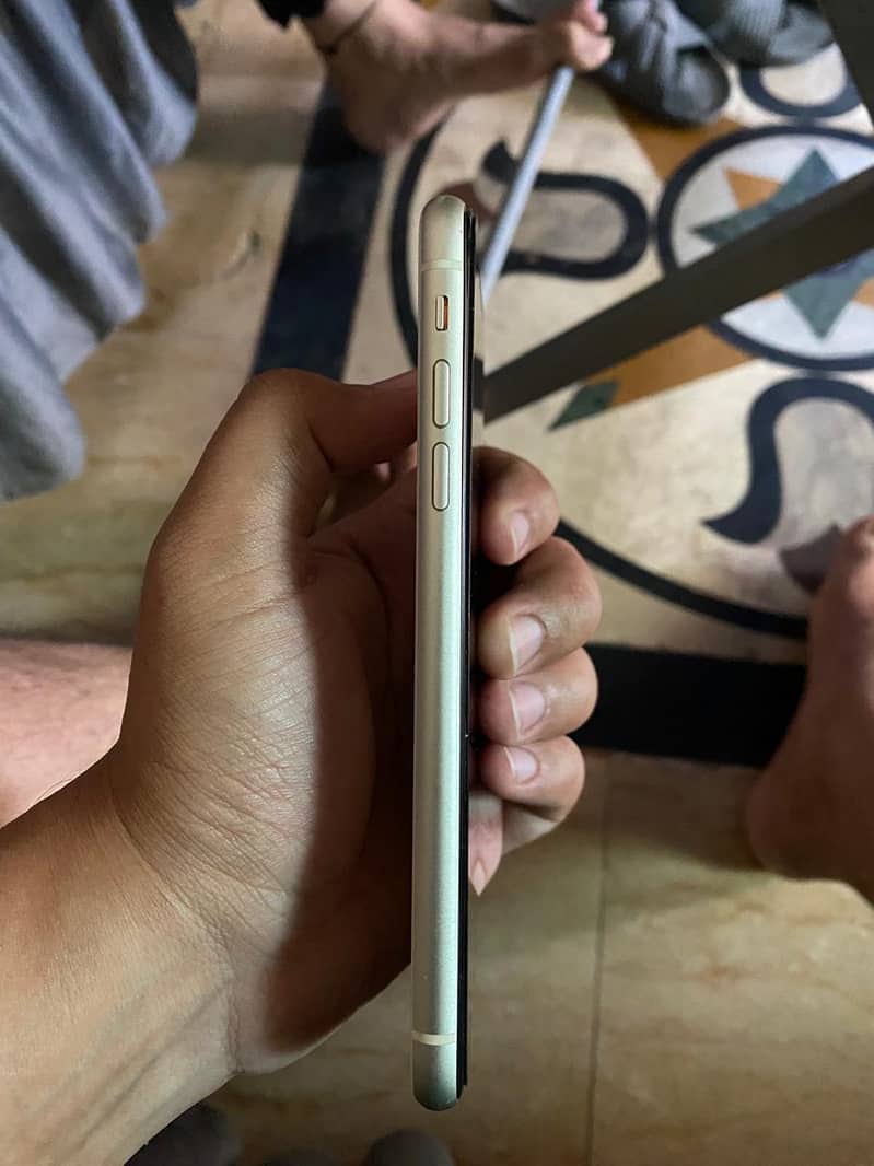 Apple iPhone 11 2