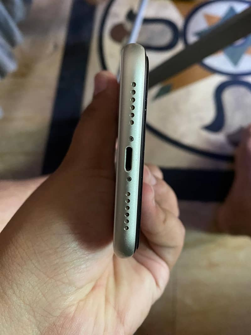 Apple iPhone 11 3