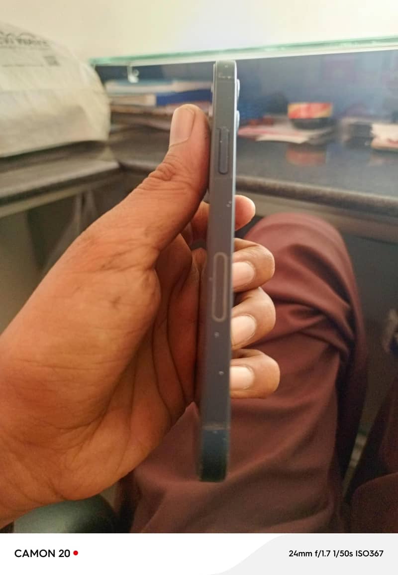 Apple iPhone 12 4