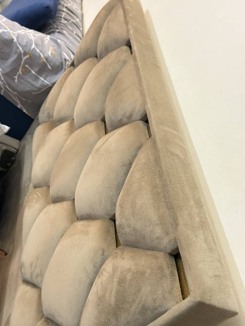 Single bed (almost new) 1