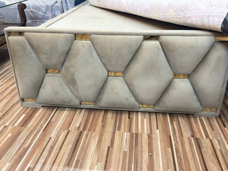Single bed (almost new) 4