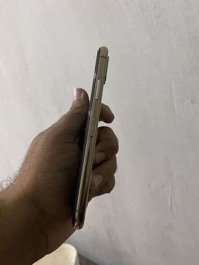 Apple iPhone XS 6