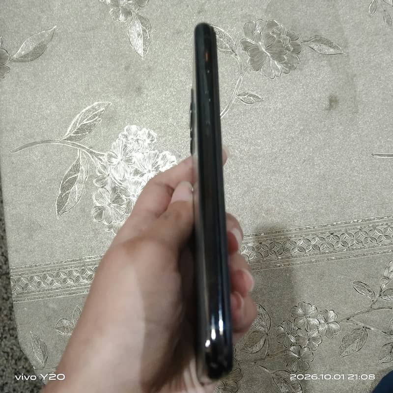 Apple iPhone 11 Pro 4