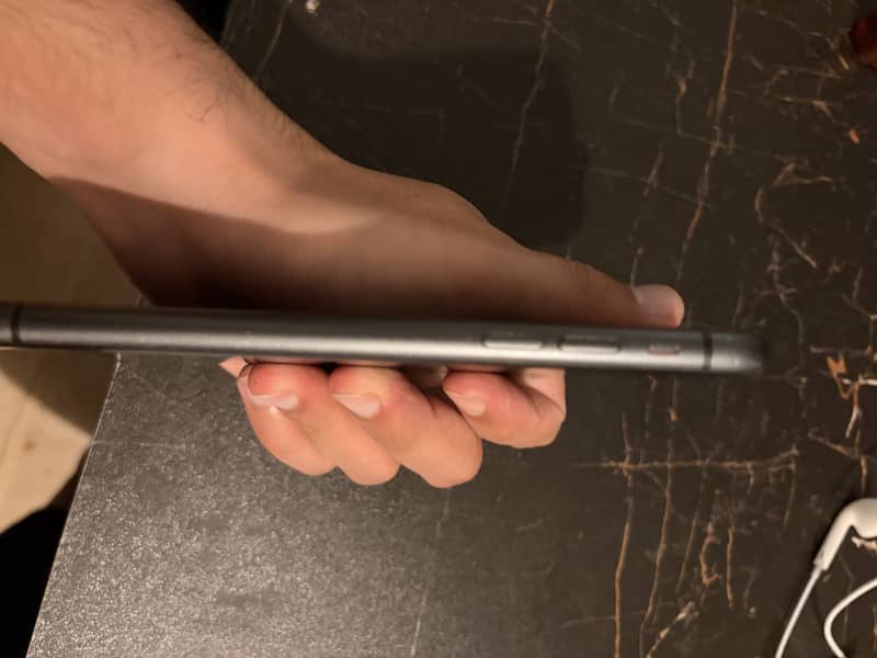 Apple iPhone 11 4
