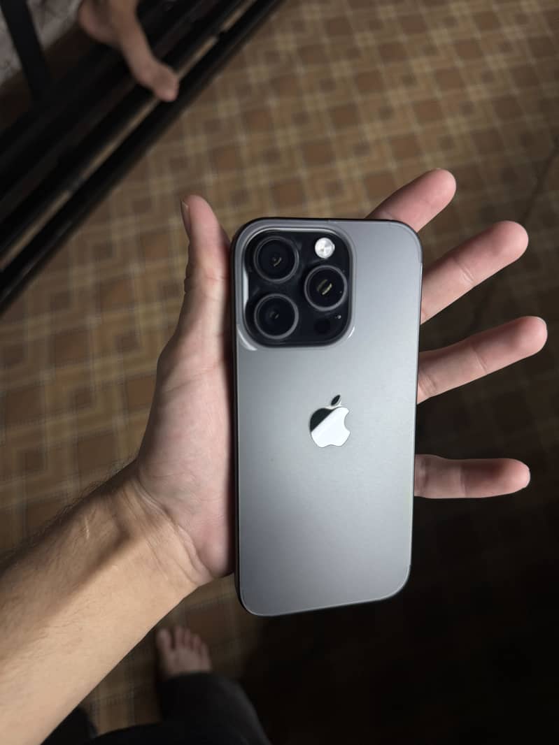 Apple iPhone 16 Pro 0