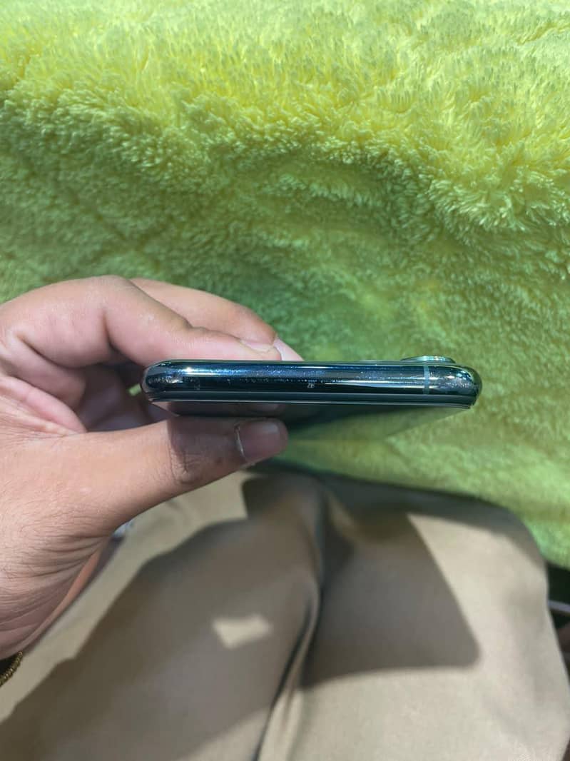 Apple iPhone 11 Pro Max 2