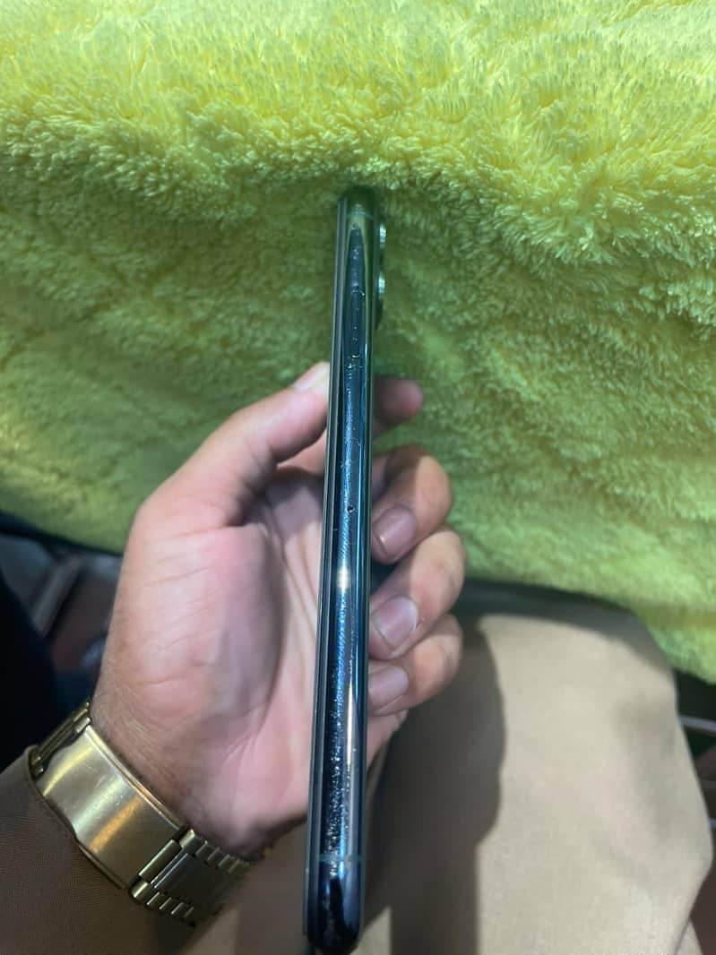 Apple iPhone 11 Pro Max 6