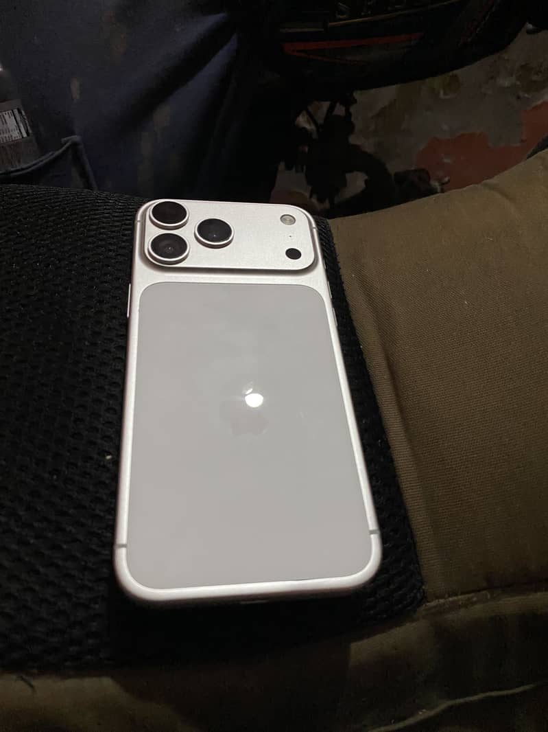 Apple iPhone 17 Pro Max 2