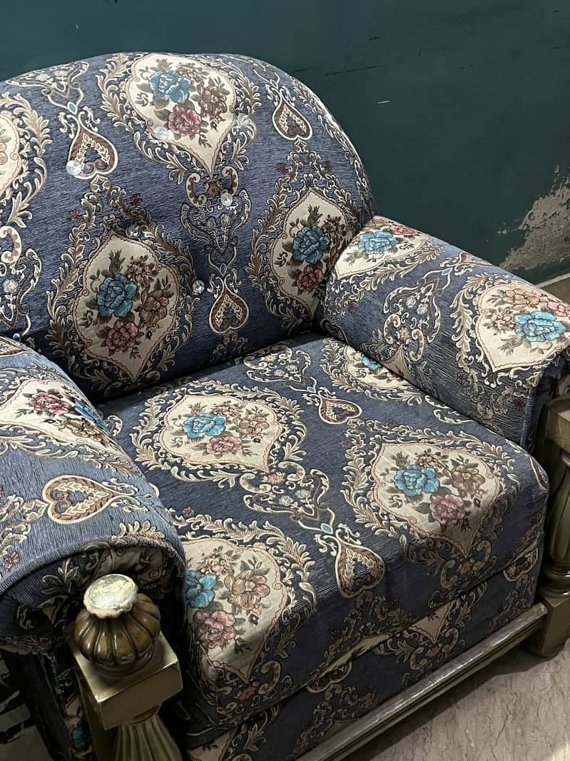 2 Single sitter sofas 1