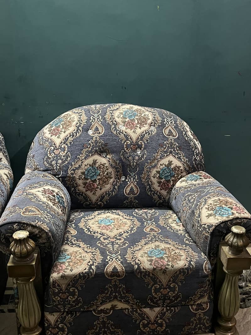 2 Single sitter sofas 4