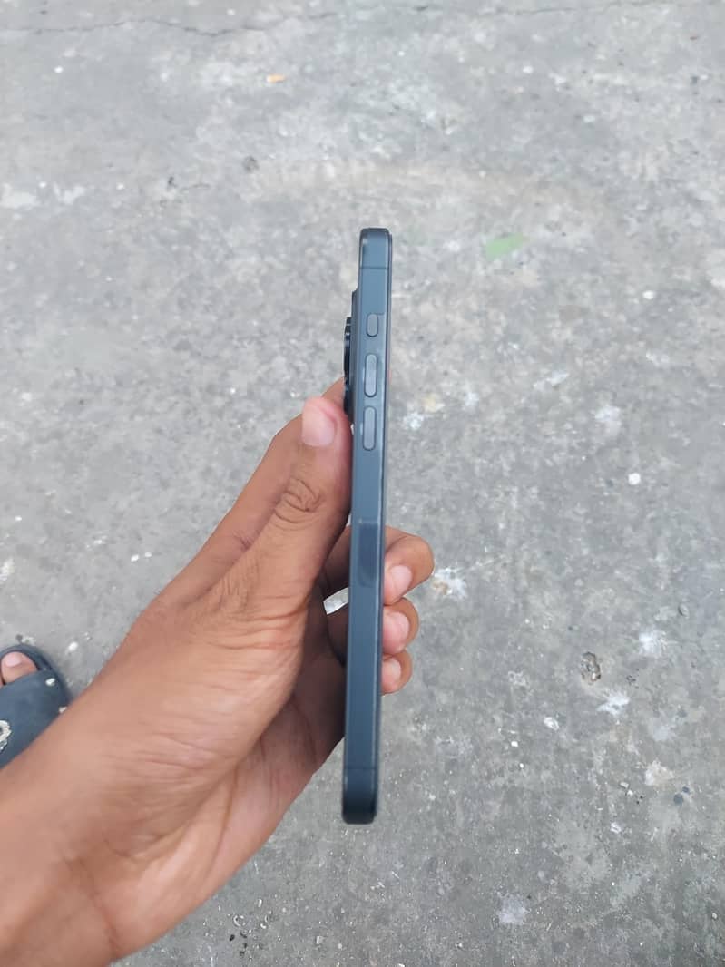 Apple iPhone 15 Pro Max 2