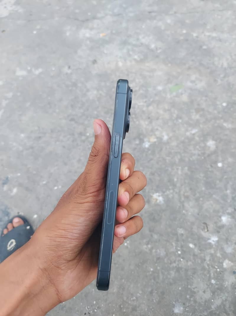 Apple iPhone 15 Pro Max 3