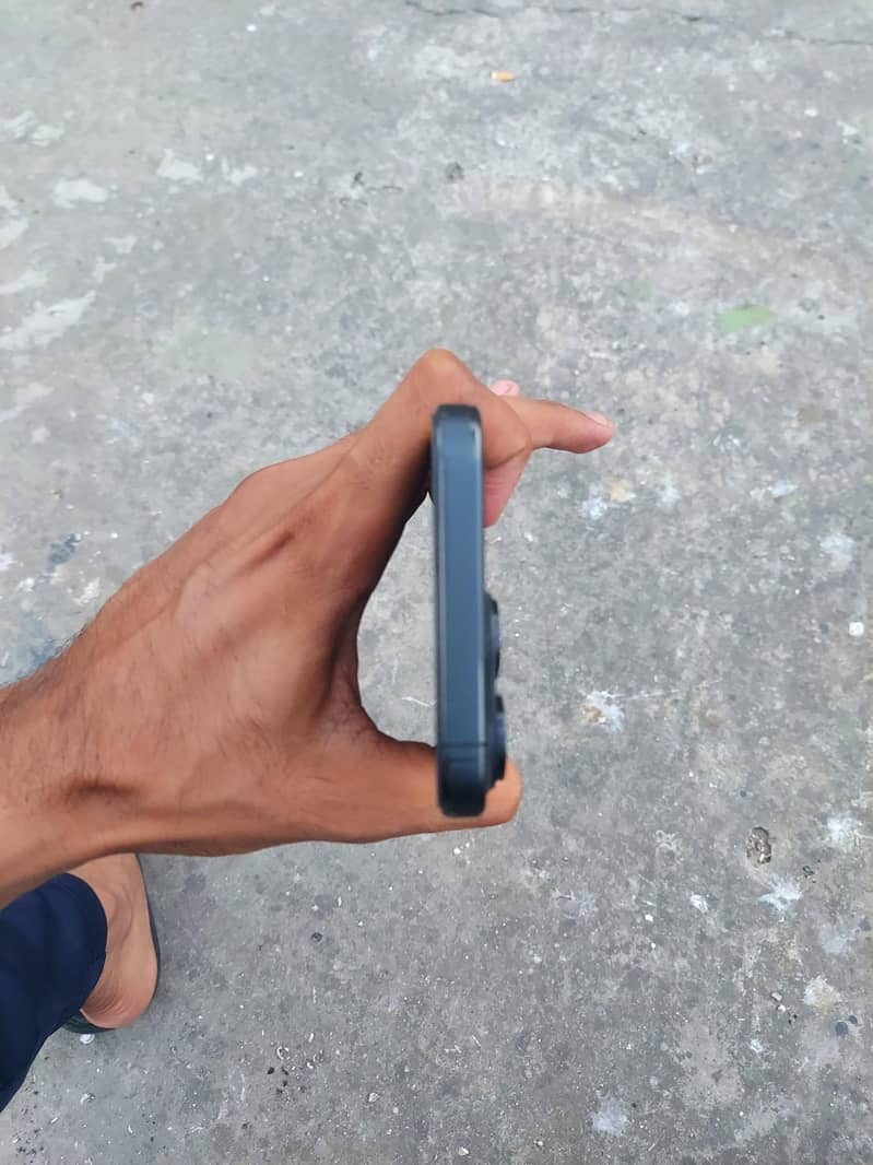 Apple iPhone 15 Pro Max 4