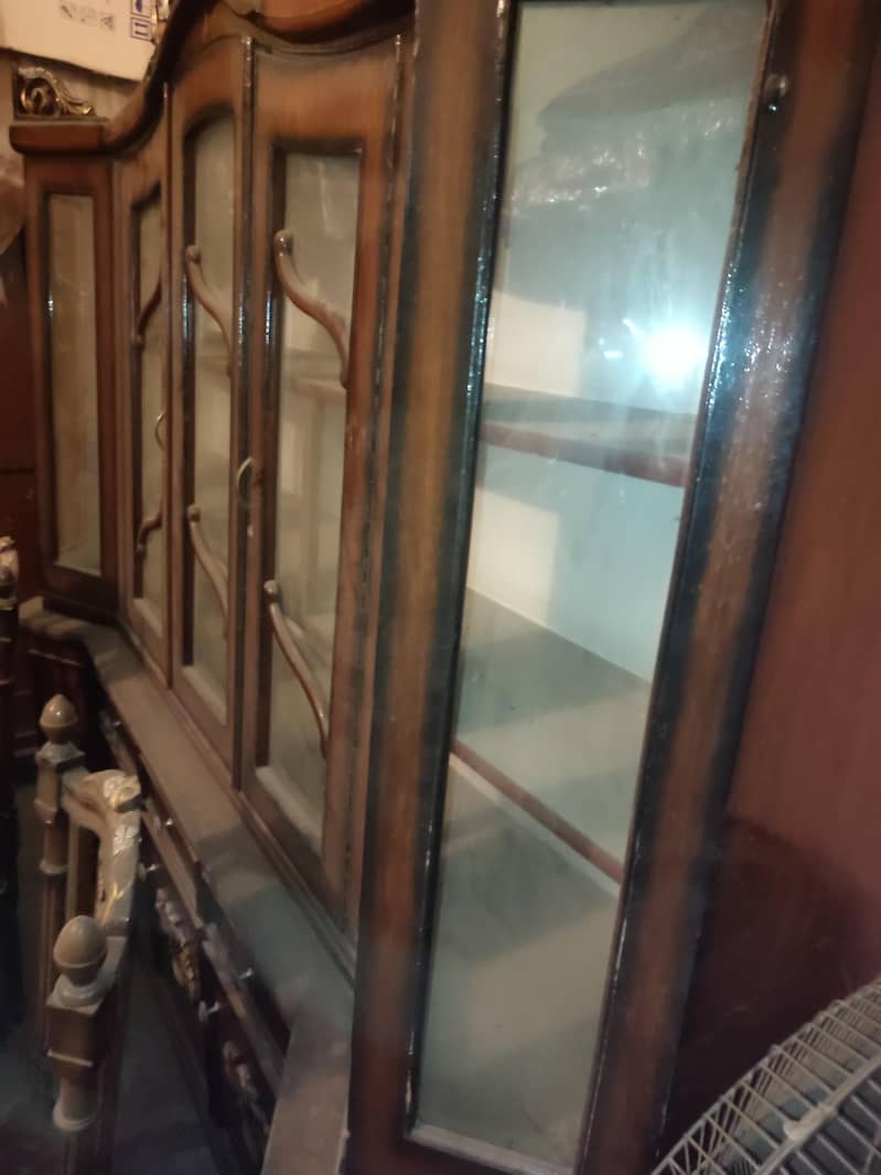 Showcase Bartan storage 1