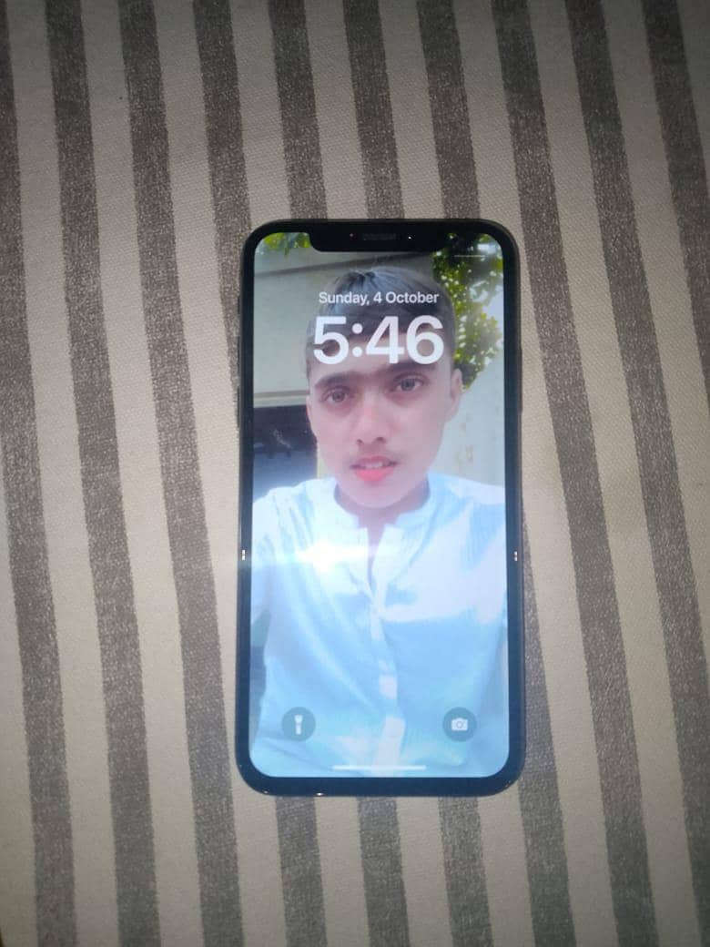 Apple iPhone X 3