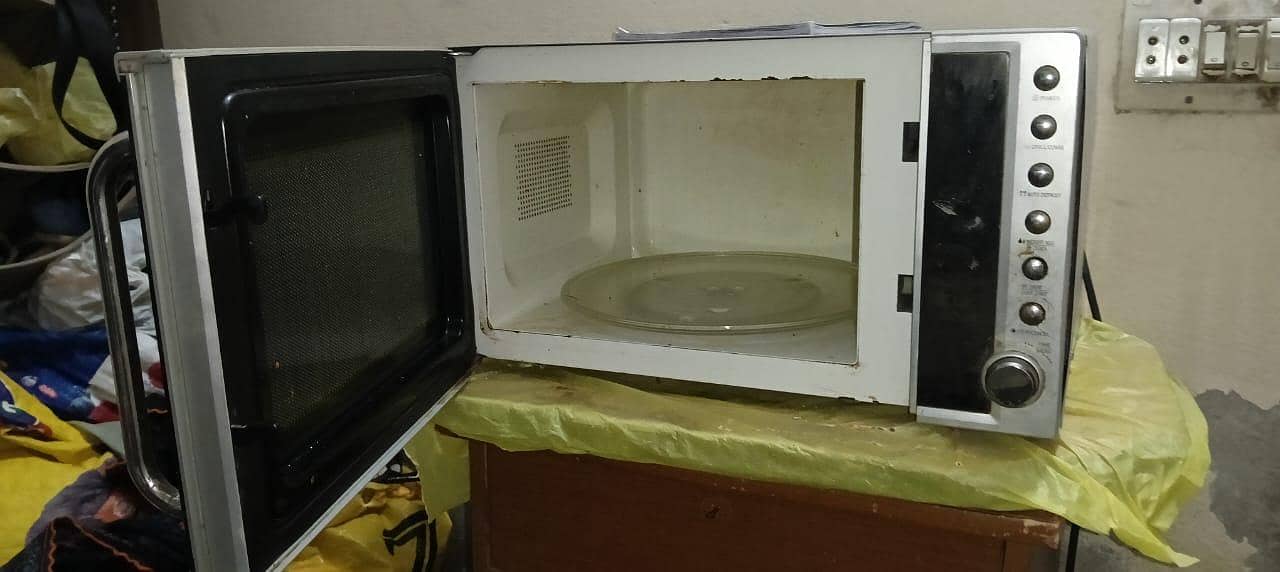 Microwave oven 1