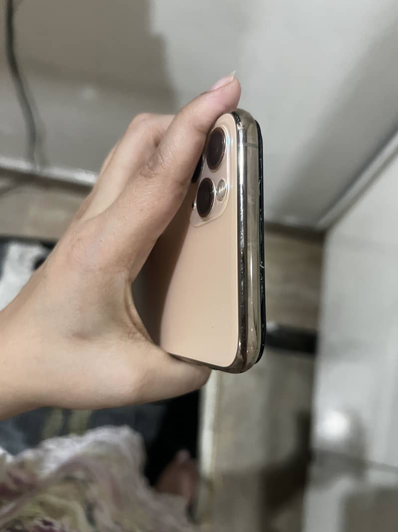 Apple iPhone 11 Pro Max 3