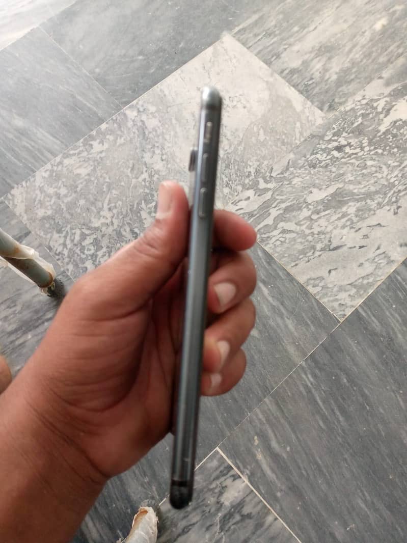 Apple iPhone 7 Plus 5