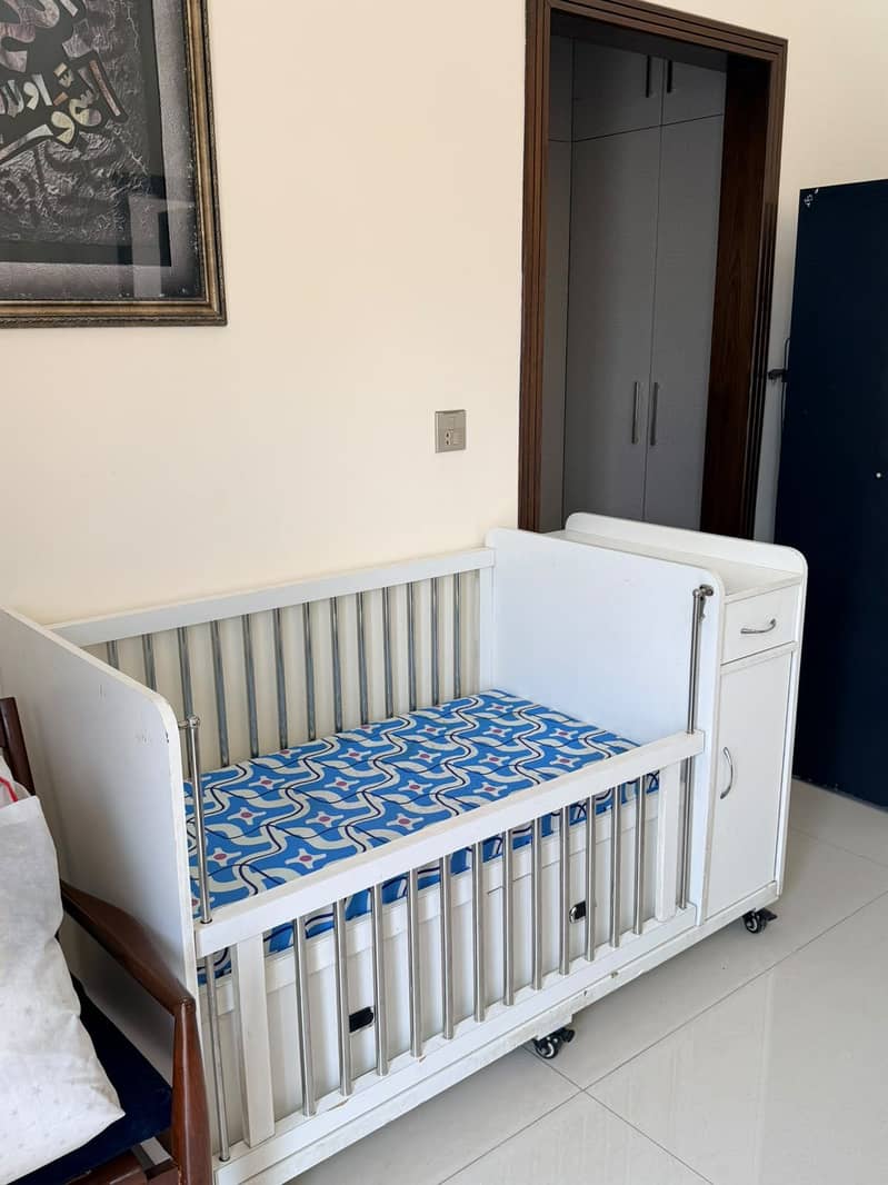 Baby cot 3