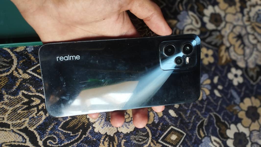Realme C35 4