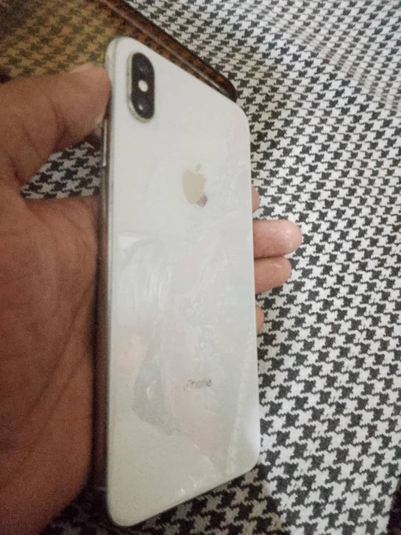 Apple iPhone XS Max 1
