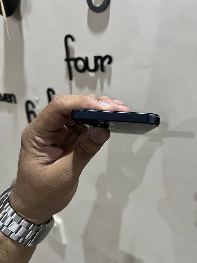 Apple iPhone 13 2