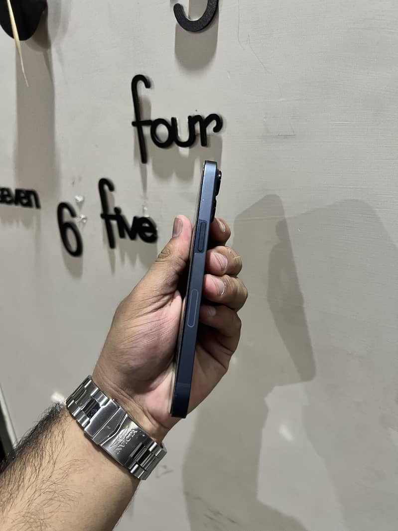 Apple iPhone 13 3