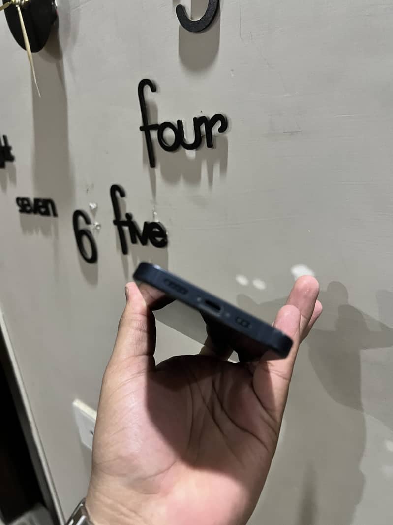 Apple iPhone 13 4