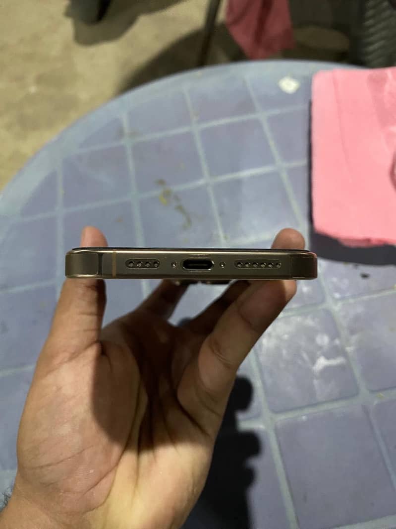 Apple iPhone 16 Pro Max 3